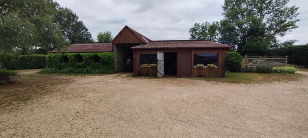 Maison Saint Seine En Bâche 8 pièce(s) 200 m² sur un terrain clos et plat de 5300 m²