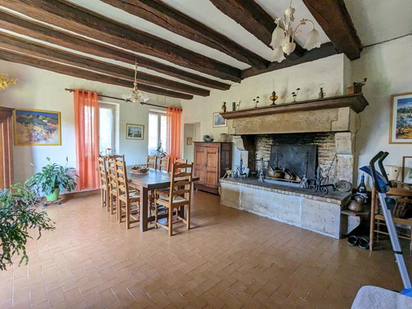 Maison Saint Seine En Bâche 8 pièce(s) 200 m² sur un terrain clos et plat de 5300 m²