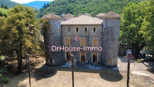 Château à vendre 45 pièces de 883 m²