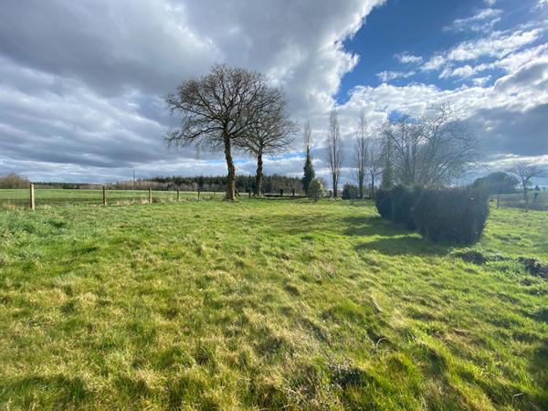 A vendre à ROUILLAC, proche BROONS, ensemble de deux maisons à rénover