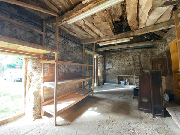 A vendre à ROUILLAC, proche BROONS, ensemble de deux maisons à rénover