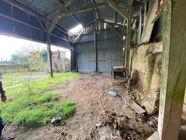 A vendre à ROUILLAC, proche BROONS, ensemble de deux maisons à rénover