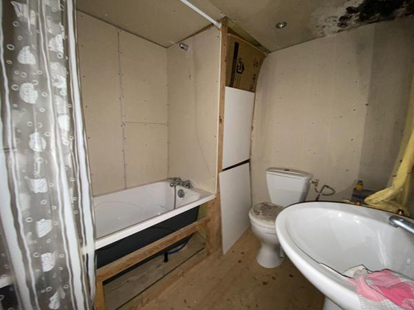 A vendre à ROUILLAC, proche BROONS, ensemble de deux maisons à rénover