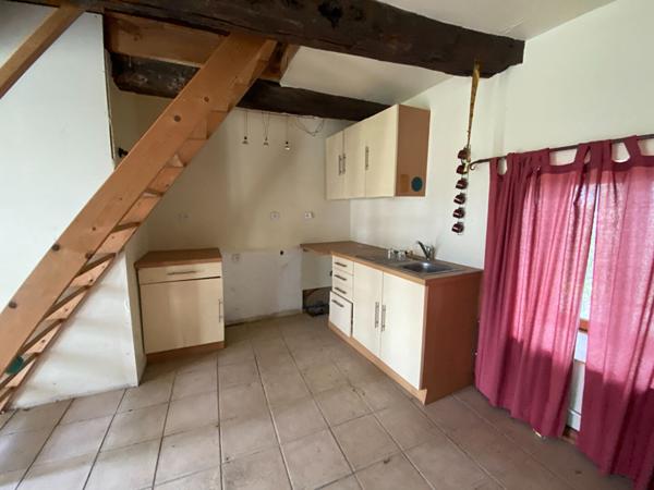 A vendre à ROUILLAC, proche BROONS, ensemble de deux maisons à rénover