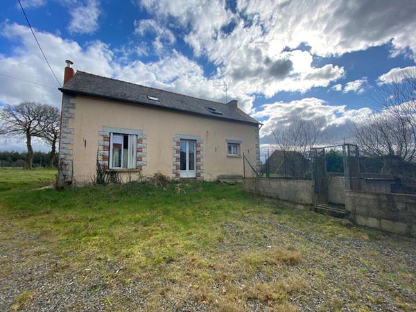 A vendre à ROUILLAC, proche BROONS, ensemble de deux maisons à rénover