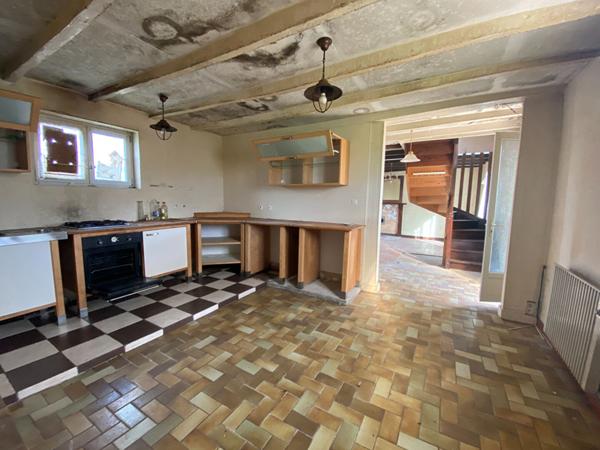 A vendre à ROUILLAC, proche BROONS, ensemble de deux maisons à rénover