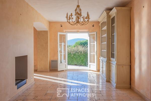 Réinvention Contemporaine pour cette Villa Années 70 avec Piscine dans quartier prisé