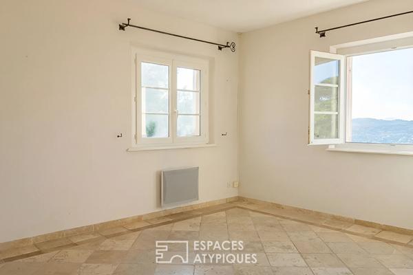 Réinvention Contemporaine pour cette Villa Années 70 avec Piscine dans quartier prisé