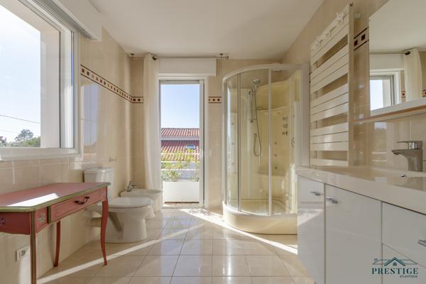 SAINTE MARIE SUR MER - DEUX VILLAS - PISCINE COUVERTE