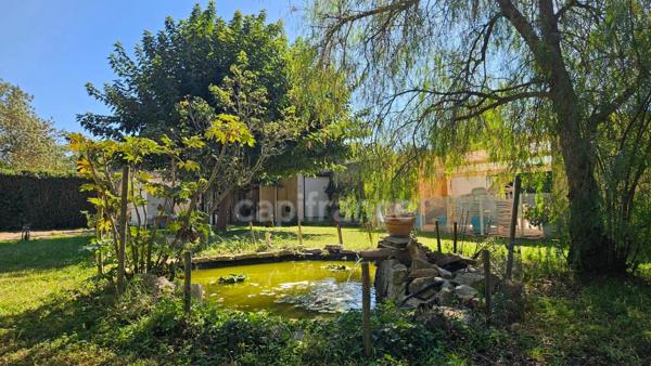HYÈRES – PROPRIÉTÉ  SUR PLUS D'1 HECTARE – MAISON PRINCIPALE DE PLAIN-PIED, PISCINE ET ENSEMBLE BÂTI