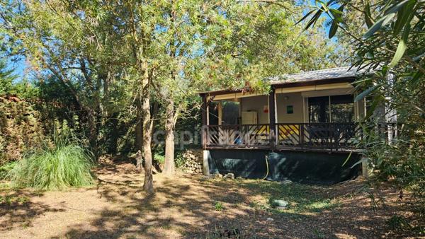 HYÈRES – PROPRIÉTÉ  SUR PLUS D'1 HECTARE – MAISON PRINCIPALE DE PLAIN-PIED, PISCINE ET ENSEMBLE BÂTI
