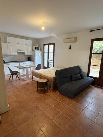 Studio RDC avec terrasse et climatisation