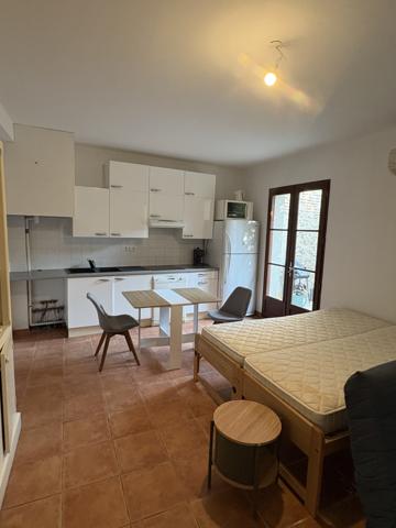 Studio RDC avec terrasse et climatisation
