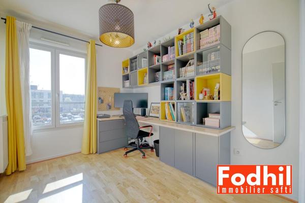 A 5 min du Parc de Sceaux- Appartement 3 pièces avec terrasse et un box- résidence Franco Suisse.