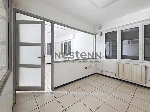 A LOUER - LOCAL PROFESSIONNEL/COMMERCIAL 300 m² - BOLLÈNE CENTRE
