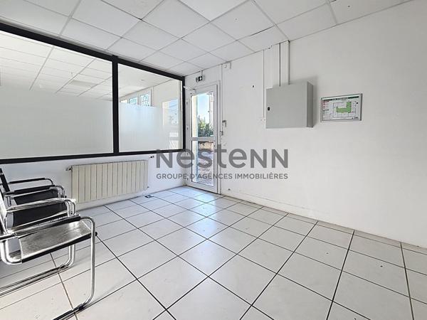 A LOUER - LOCAL PROFESSIONNEL/COMMERCIAL 300 m² - BOLLÈNE CENTRE