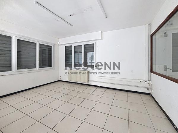 A LOUER - LOCAL PROFESSIONNEL/COMMERCIAL 300 m² - BOLLÈNE CENTRE