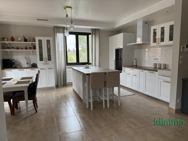 Belle prestation pour cette Maison de 220m2 Saint Priest  Saint-Priest (69800)