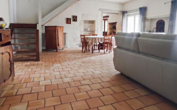 Maison à vendre    5 pièces •  Neuvic