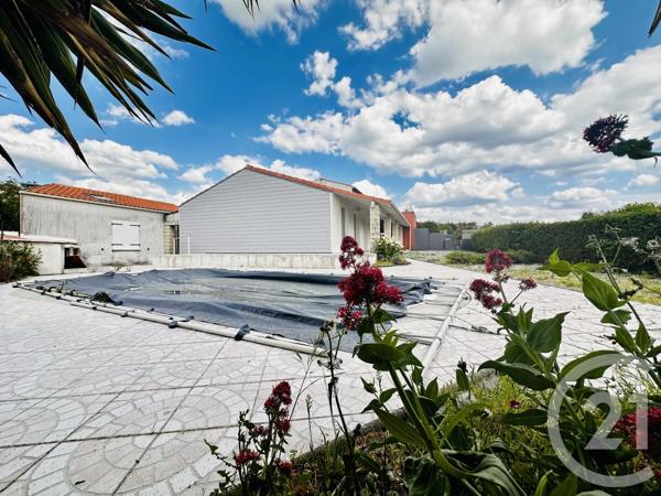 Maison à vendre  4 pièces - 107,80 m 2   FOURAS  - 17