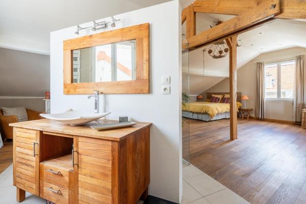 MAISON FAMILIALE TERRASSE JARDIN STATIONNEMENTS