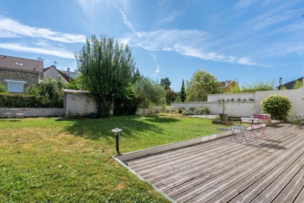 MAISON FAMILIALE TERRASSE JARDIN STATIONNEMENTS