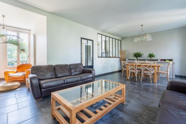 MAISON FAMILIALE TERRASSE JARDIN STATIONNEMENTS