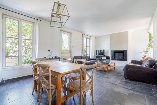 MAISON FAMILIALE TERRASSE JARDIN STATIONNEMENTS