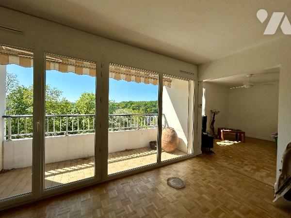 LA GRAVIERE. T3 en bon état de 71.74 m2 avec balcons.