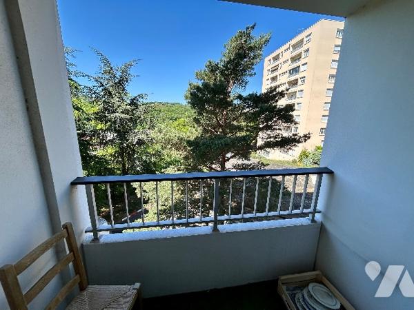 LA GRAVIERE. T3 en bon état de 71.74 m2 avec balcons.