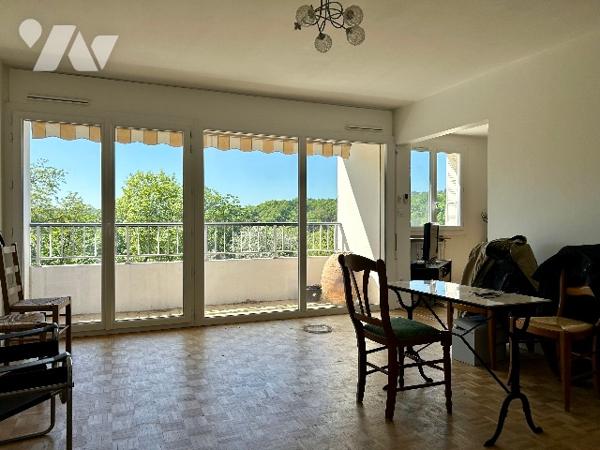 LA GRAVIERE. T3 en bon état de 71.74 m2 avec balcons.