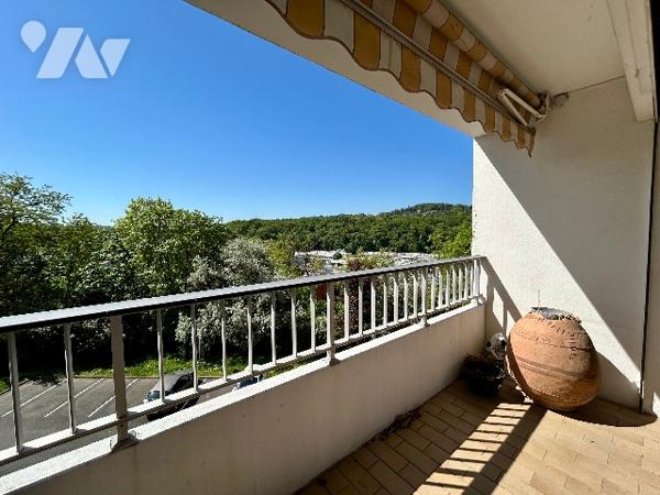 LA GRAVIERE. T3 en bon état de 71.74 m2 avec balcons.
