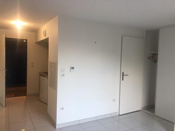 T1 avec balcon et place de parking La Rochelle