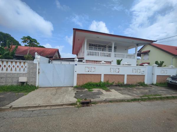 A VENDRE - CAYENNE Cité Bonhomme - Propriété individuelle de 4 appartements