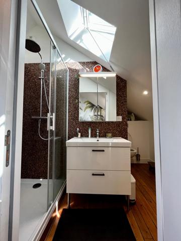 Maison
                                                                                                                                                                                                                                                                                                                        6 pièce(s)                                                                                                                                                                                                          4 chambre(s)                                                                                                                                                                                                          112  m²