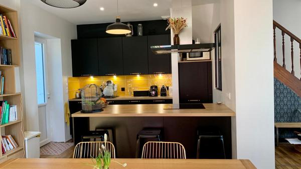 Maison
                                                                                                                                                                                                                                                                                                                        6 pièce(s)                                                                                                                                                                                                          4 chambre(s)                                                                                                                                                                                                          112  m²