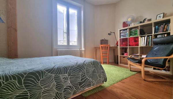 Maison
                                                                                                                                                                                                                                                                                                                        6 pièce(s)                                                                                                                                                                                                          4 chambre(s)                                                                                                                                                                                                          112  m²