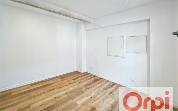 Maison à vendre    6 pièces •  Grenade