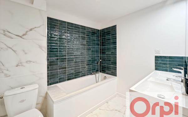 Maison à vendre    6 pièces •  Grenade