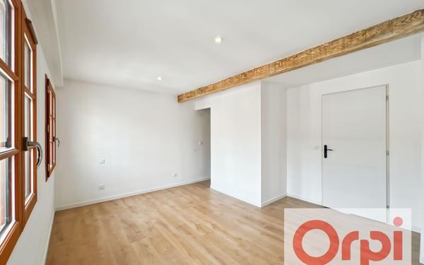 Maison à vendre    6 pièces •  Grenade