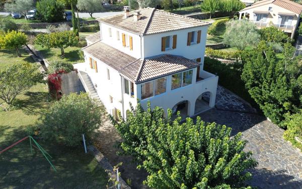 Maison à vendre    5 pièces •  Les Vans