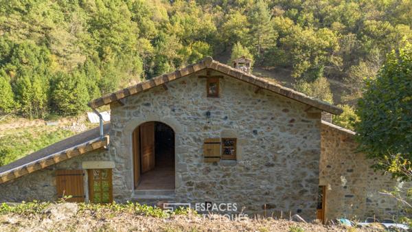 Ancienne ferme en pierre rénovée typique proche de Vals les bains