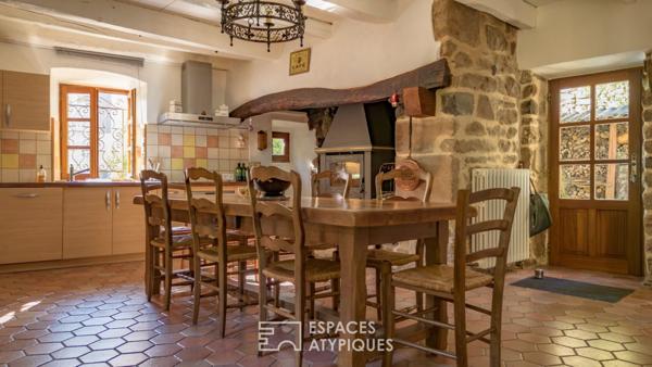 Ancienne ferme en pierre rénovée typique proche de Vals les bains