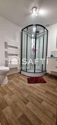 Havre de paix avec rivière et grange