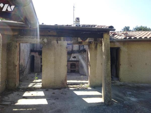 MAISON EN RUINE