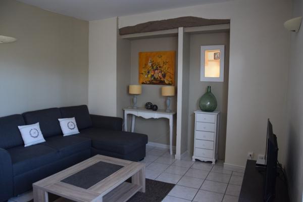 Mormoiron (84570) Beau domaine avec bâtisse, gîtes, chambre d'hôte, production de vins et d'huile d'olive