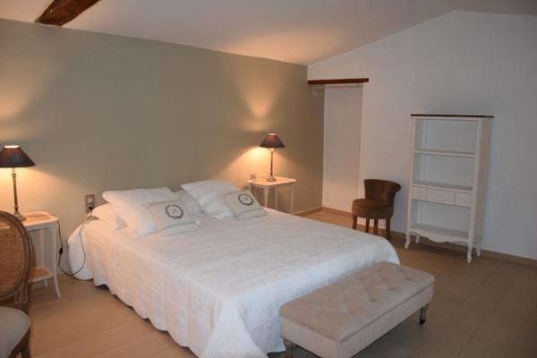 Mormoiron (84570) Beau domaine avec bâtisse, gîtes, chambre d'hôte, production de vins et d'huile d'olive