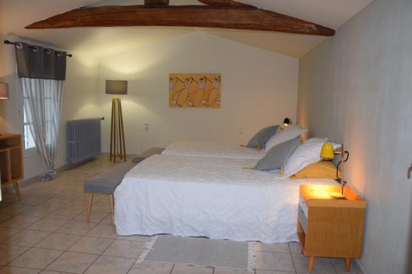 Mormoiron (84570) Beau domaine avec bâtisse, gîtes, chambre d'hôte, production de vins et d'huile d'olive