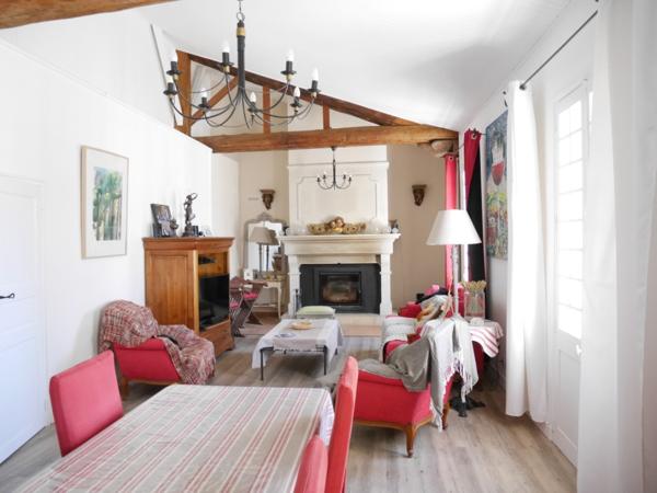 Mormoiron (84570) Beau domaine avec bâtisse, gîtes, chambre d'hôte, production de vins et d'huile d'olive