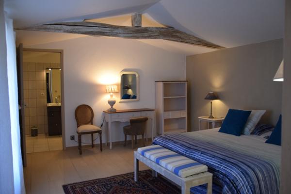 Mormoiron (84570) Beau domaine avec bâtisse, gîtes, chambre d'hôte, production de vins et d'huile d'olive